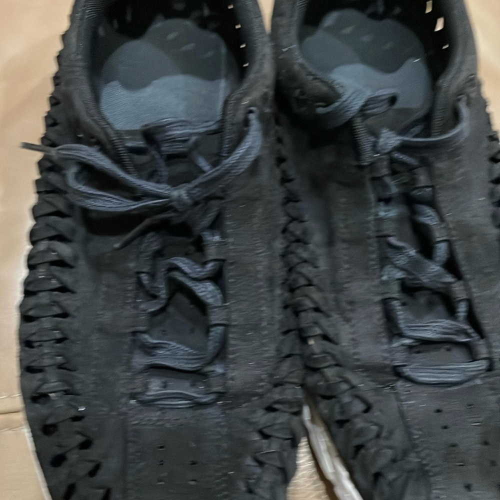 Very comfortable black Nike shoes